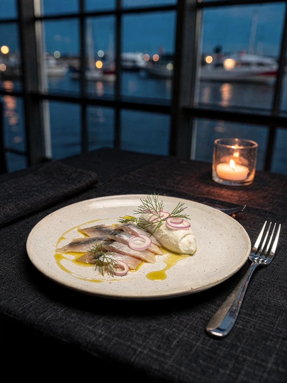 Hering mit Hafenblick — Restaurant Möltenort