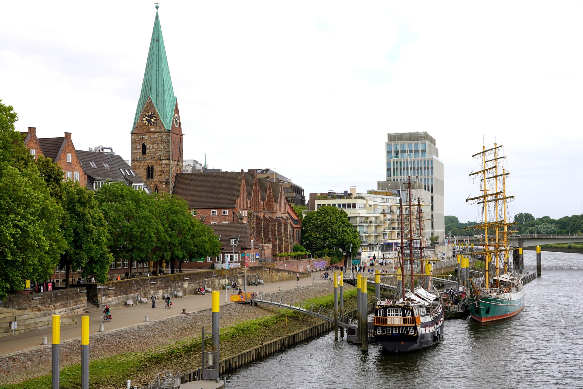 Bremer Marktplatz mit Rathaus und Roland-Statue