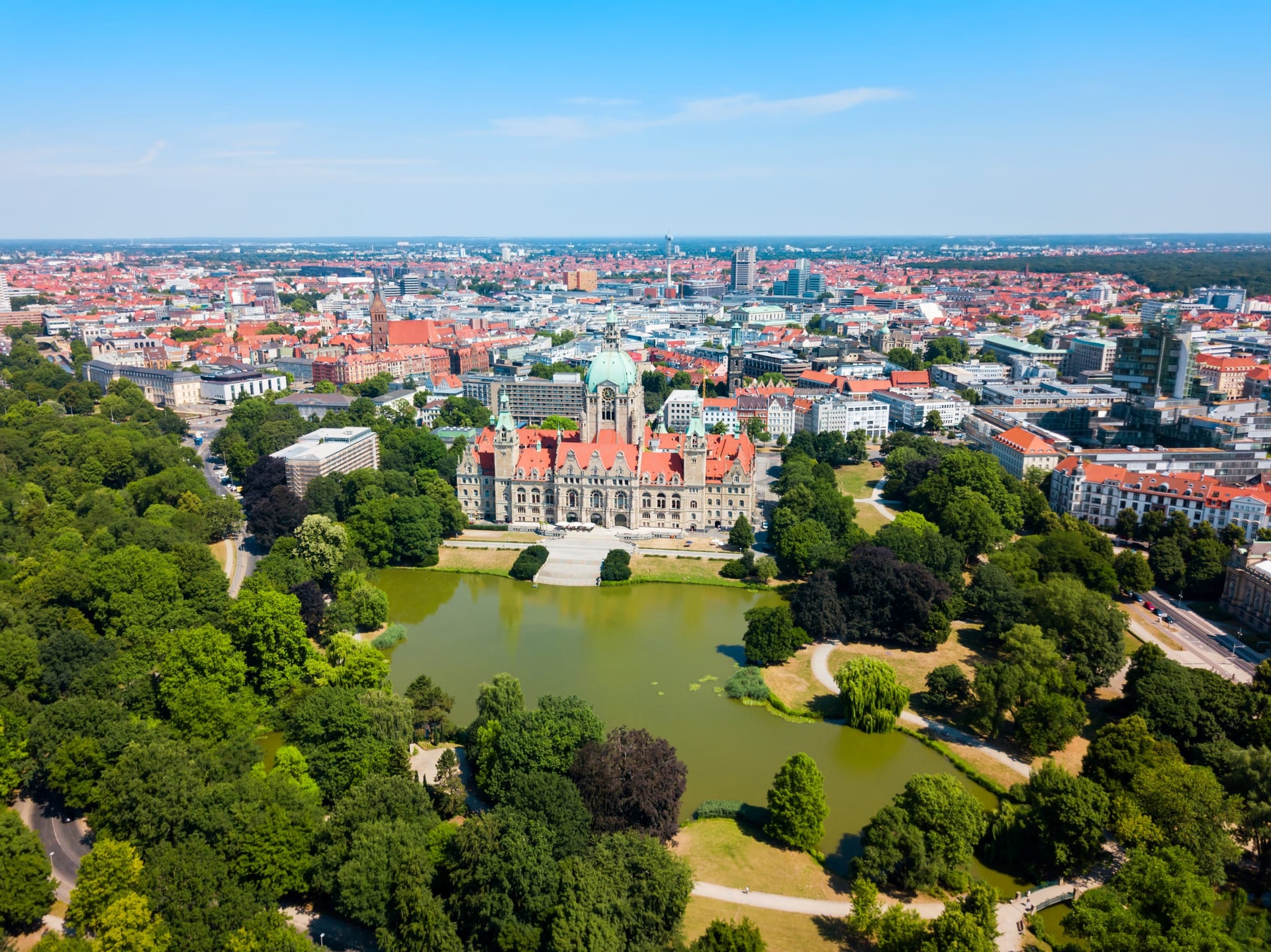 Hannover mit Neuem Rathaus und Maschsee