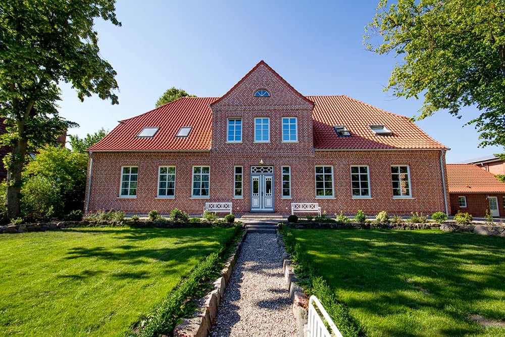 Historisches Backsteinhaus von Bauer Höper im Norden Fehmarns