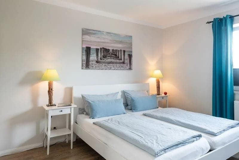 Maritim eingerichtetes Zimmer im Hus Seeblick