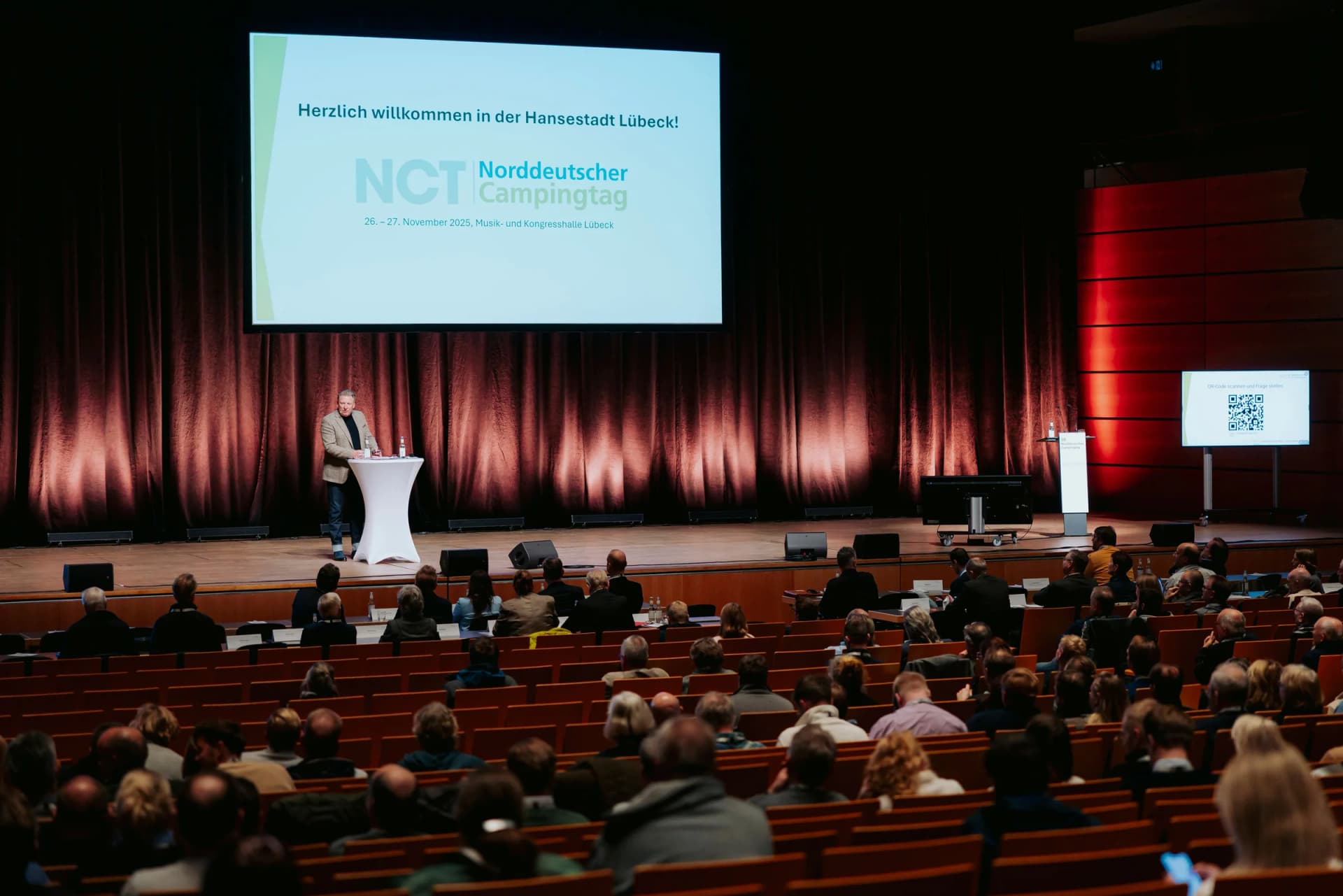 Eröffnung des 10. NCT 2025 in Lübeck, voll besetzter Saal